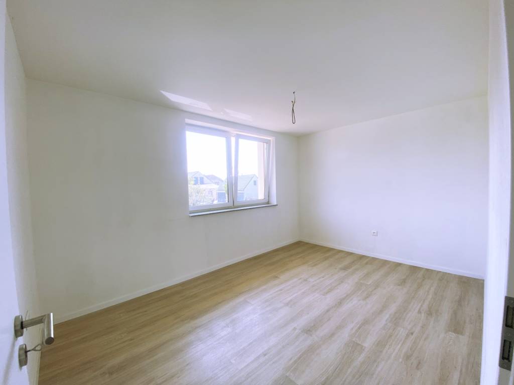 Úsporný 4 izbový poschodový rodinný dom - novostavba, Veľké - 15