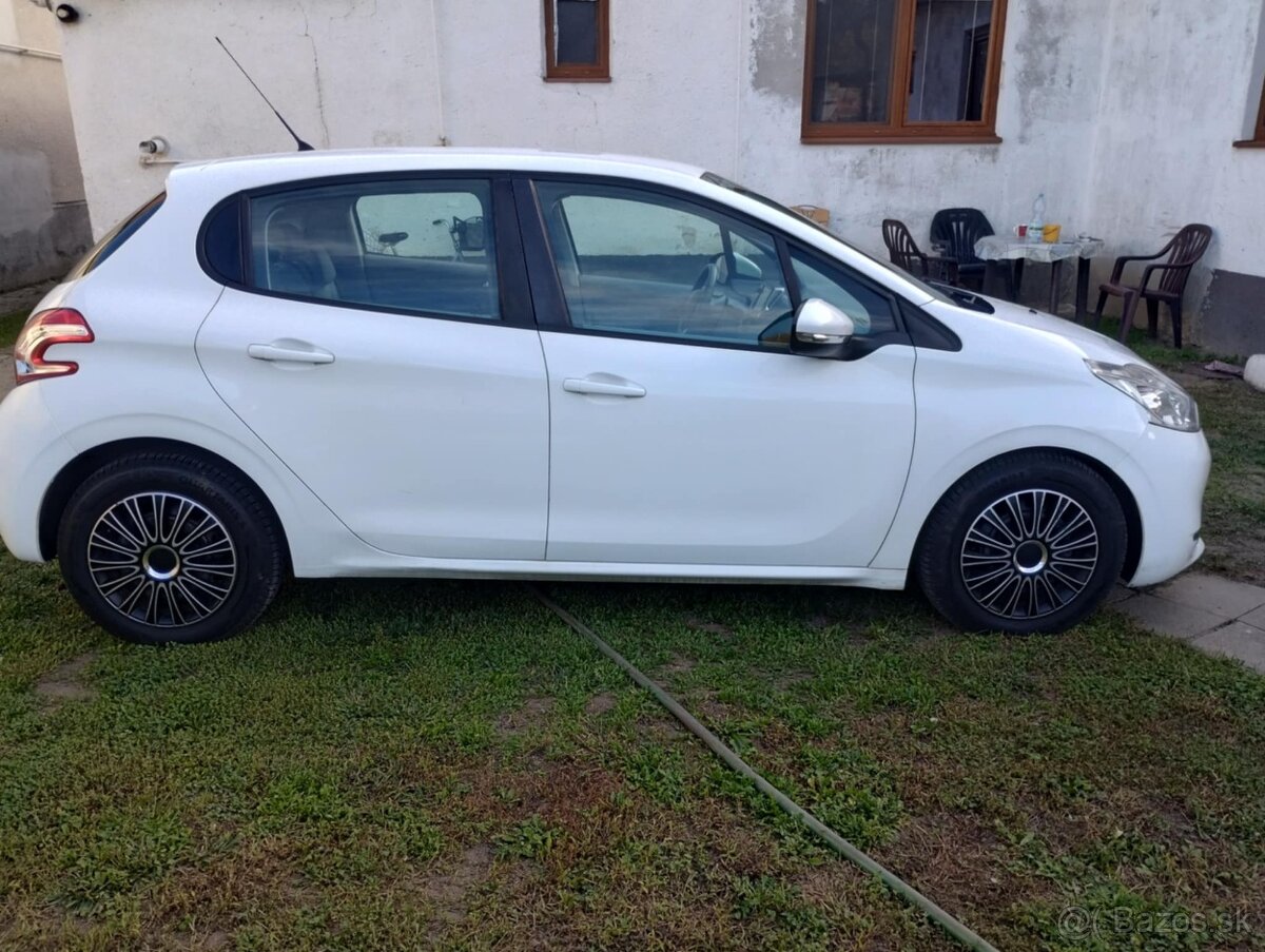 Peugeot 208 1.4 vti - 15