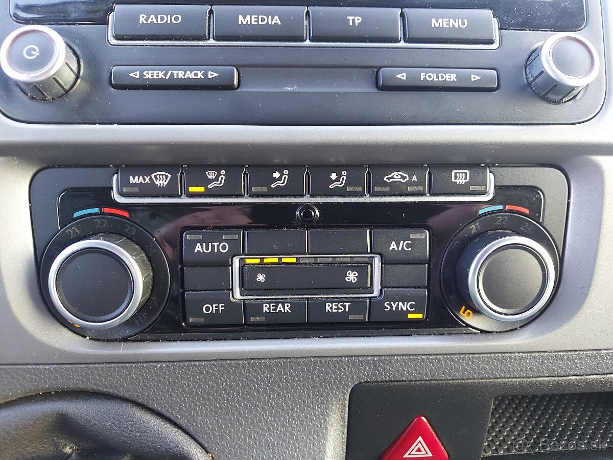 Volkswagen Caravelle 2.0 TDI LR Comfortline 4Motion, 9 miest - 15