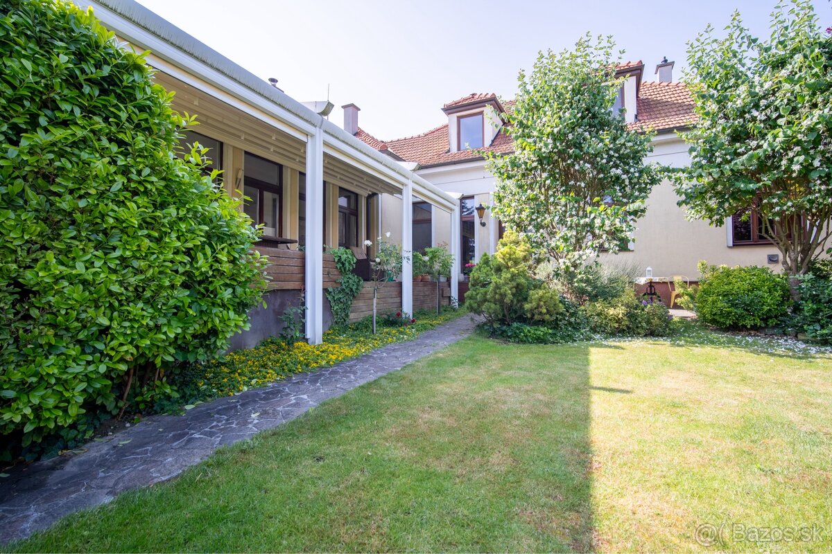 Predám 6 izbový dom 300 m² pozemkom 1 350 m² Bernolákovo - 15