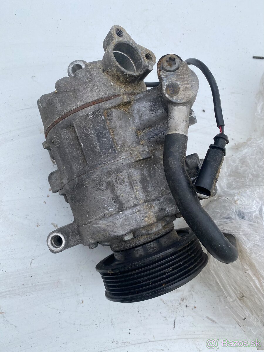 AUDI A8 náhradné diely - motor - vstrekovače atd - 15