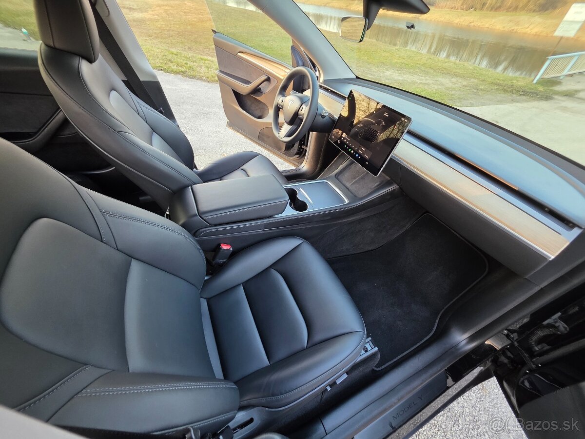 Tesla Model Y Long Range AWD Dual Motor 09/2022 - 15