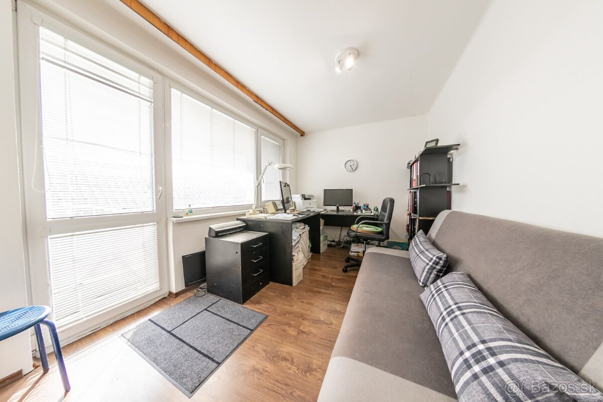 Rodinný dom s veľkým pozemkom v obci Malé Dvorníky - 15