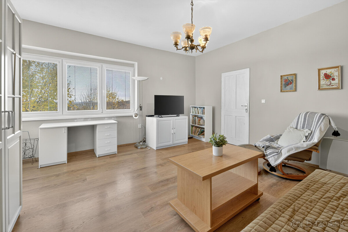 Na predaj priestranná 5-izbová chata s rozľahlým ovocným sad - 15