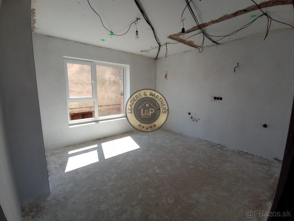 Rezervované Na predaj 5-izbový rodinný dom v obci Košolná - 15