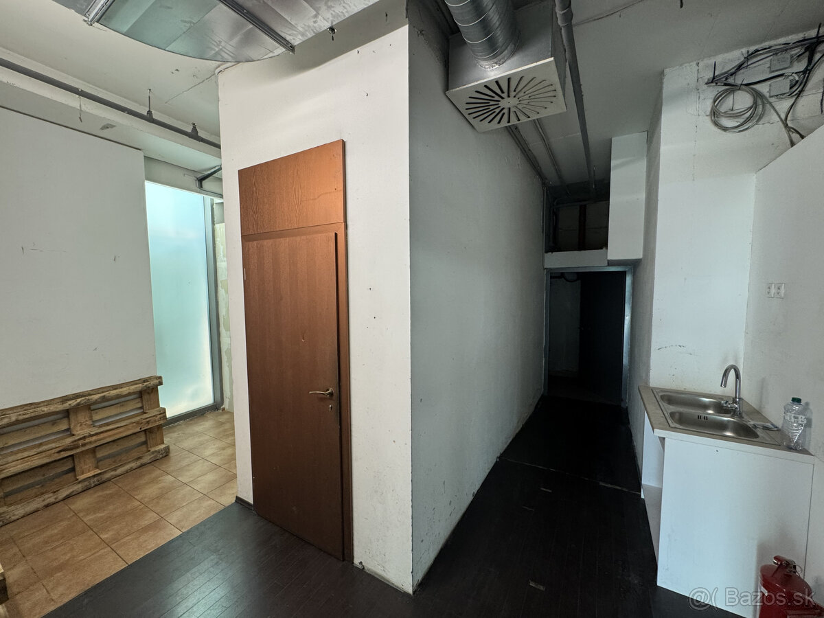Prenájom prízemného obchodného priestoru 185 m² na prémiovej - 15