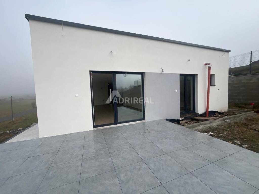 PREDAJ: novostavba RD, Dubové, okr. ZV, pozemok 673 m2, cena - 15