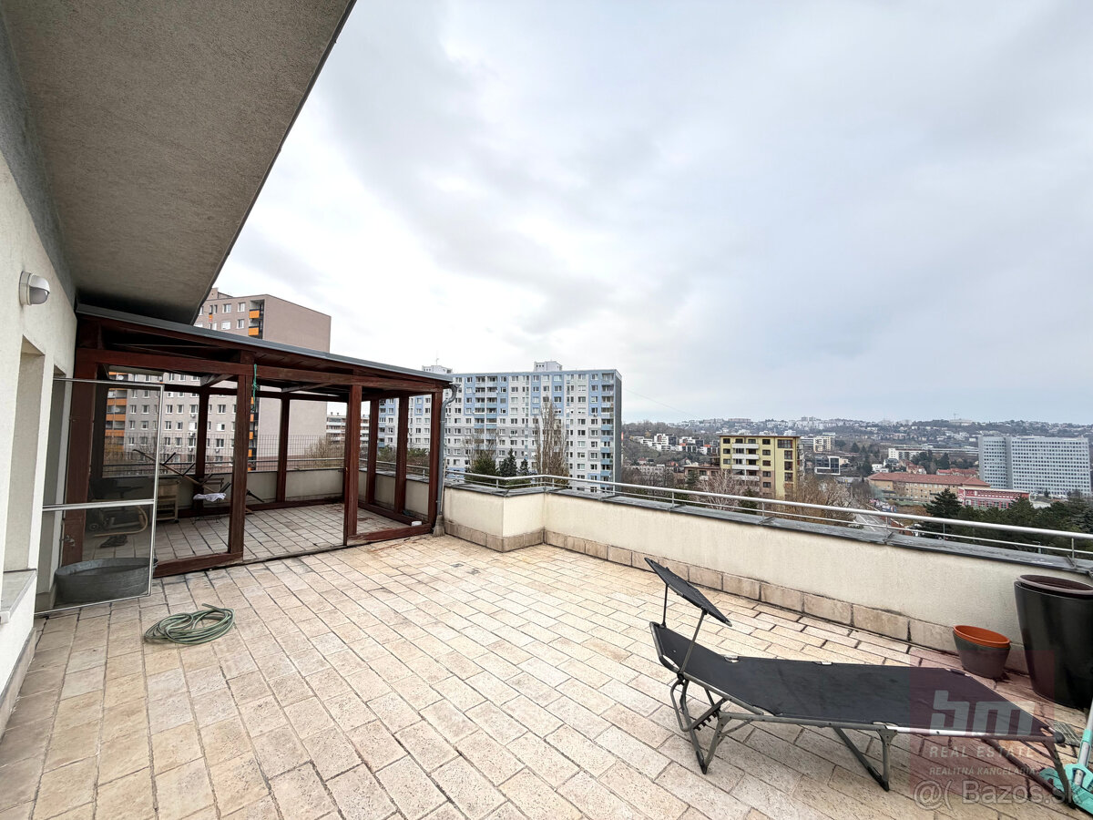 Predaj - novostavba s terasou na začiatku Karlovej Vsi - 15