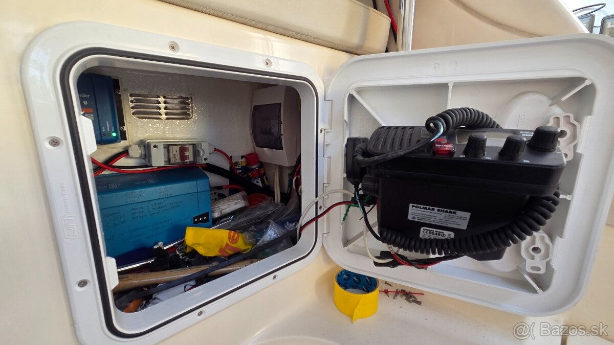 LOĎ ITALMAR, CABIN 23 + motor 225hp + dvouosí vlek - 15