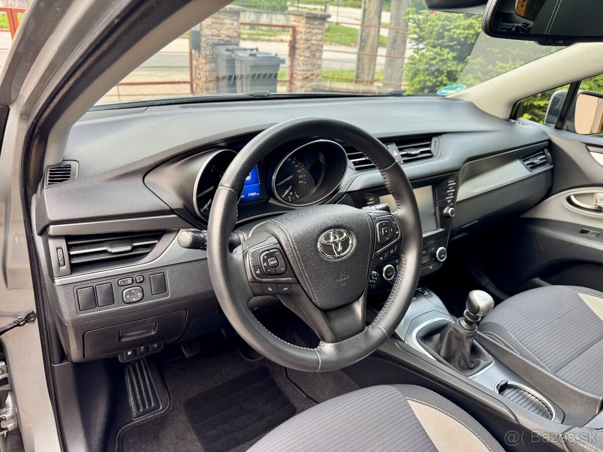 Toyota Avensis Combi 1.8i Valvematic - 15