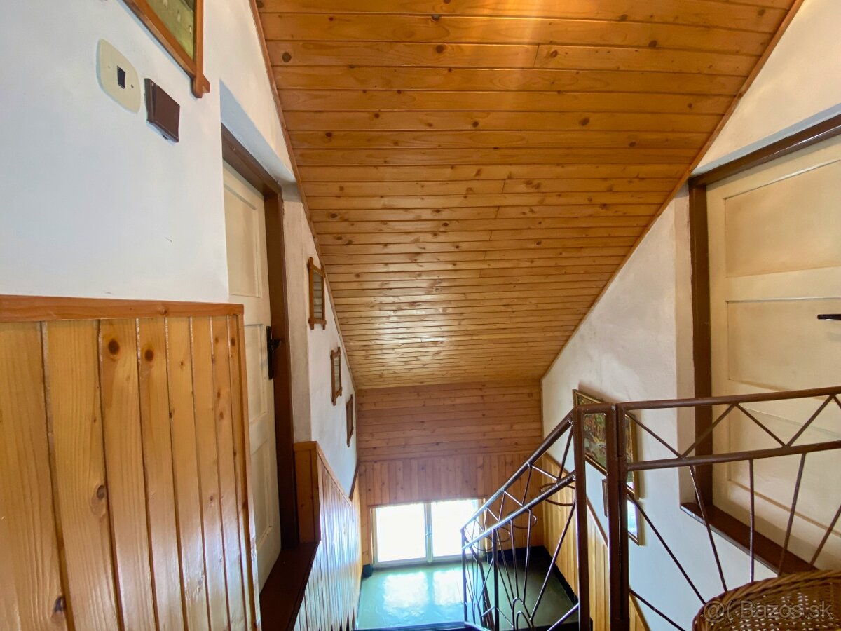 Na predaj priestranný 5-izbový rodinný dom v Kline - 15