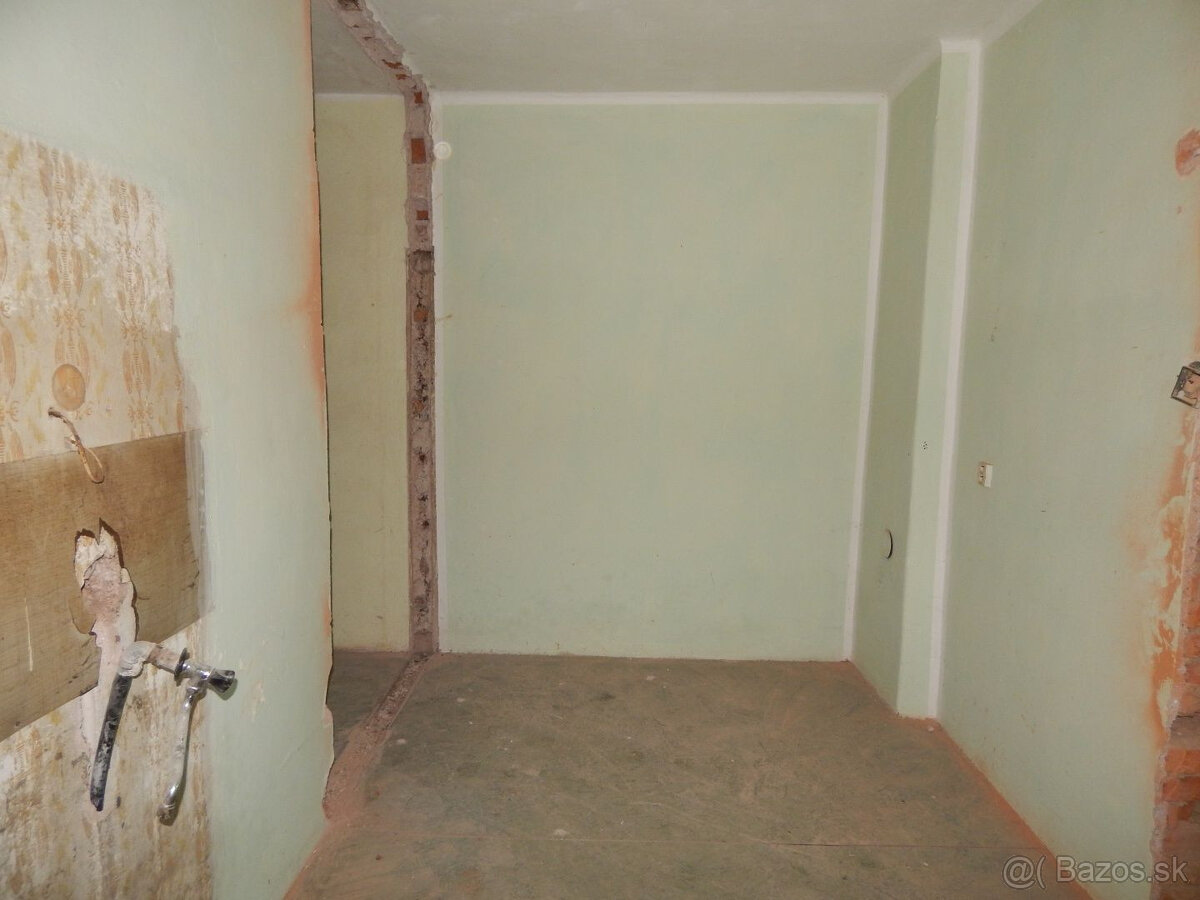 SPEKTRUM REALITY - Na Predaj 3 -izbový rodinný dom s pozemko - 15