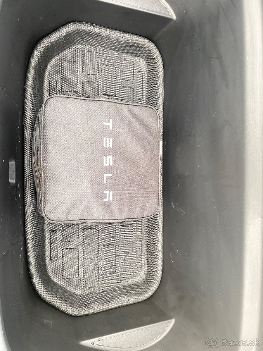 Tesla model Y Long Range AWD len 58 tis. km - 15