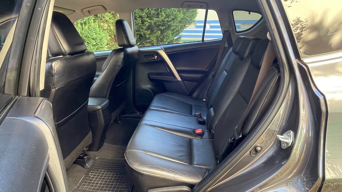 Rav4 2.2 d4d 110kw Premium koža Navi A/T XA40 - 15