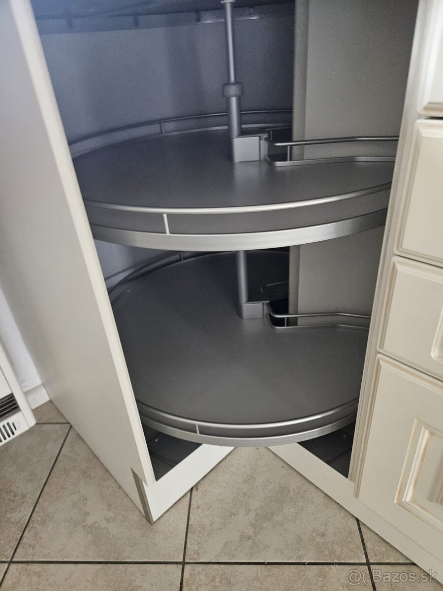 Moderná kuchynská linka so spotrebičmi - 15