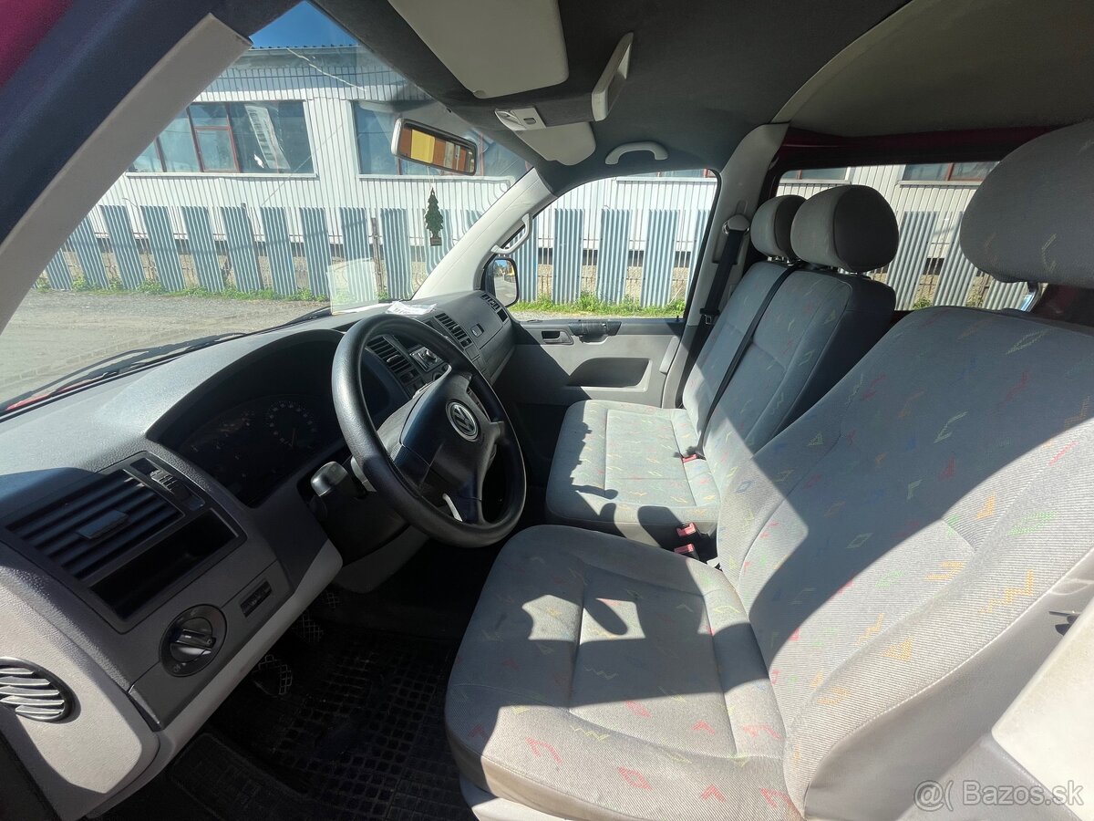 VW Transporter T5 2.5 TDI 96kw 394 000 km 2004 9 miest - 15