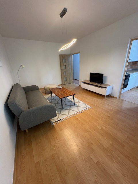 Kompletne zariadený 2-izbový byt Tilgnerova komplet 800,-Eu - 15