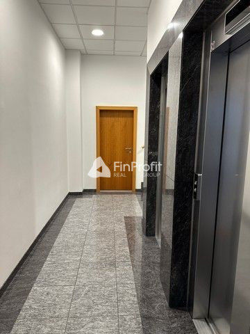 Reprezentatívny obchodno-administratívny priestor na prenájo - 15