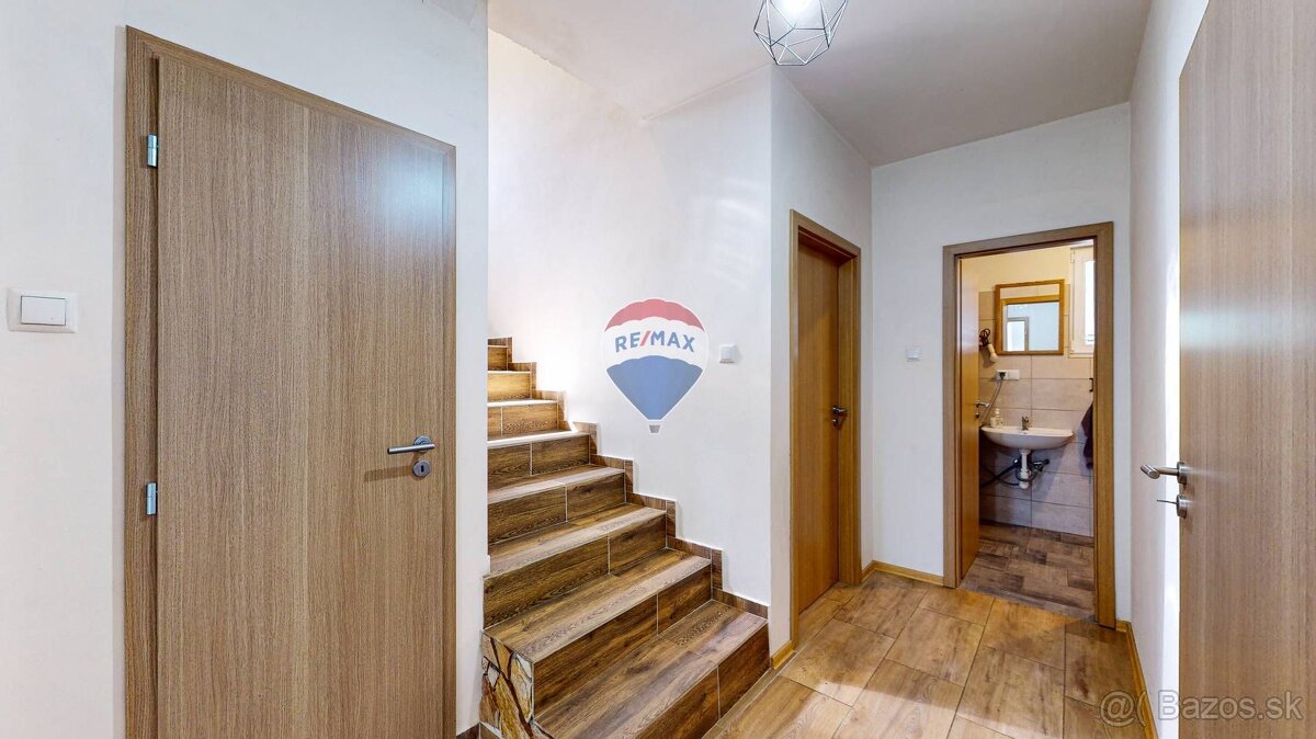 NOVOSTAVBA, Rodinný dom, 4+1izb, 696m2, +terasa, 6 min. od - 15