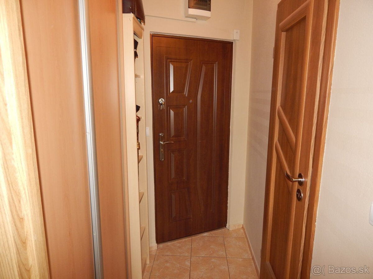 SPEKTRUM REALITY- Na Predaj garsónka, 23 m2 s loggiou , okre - 15