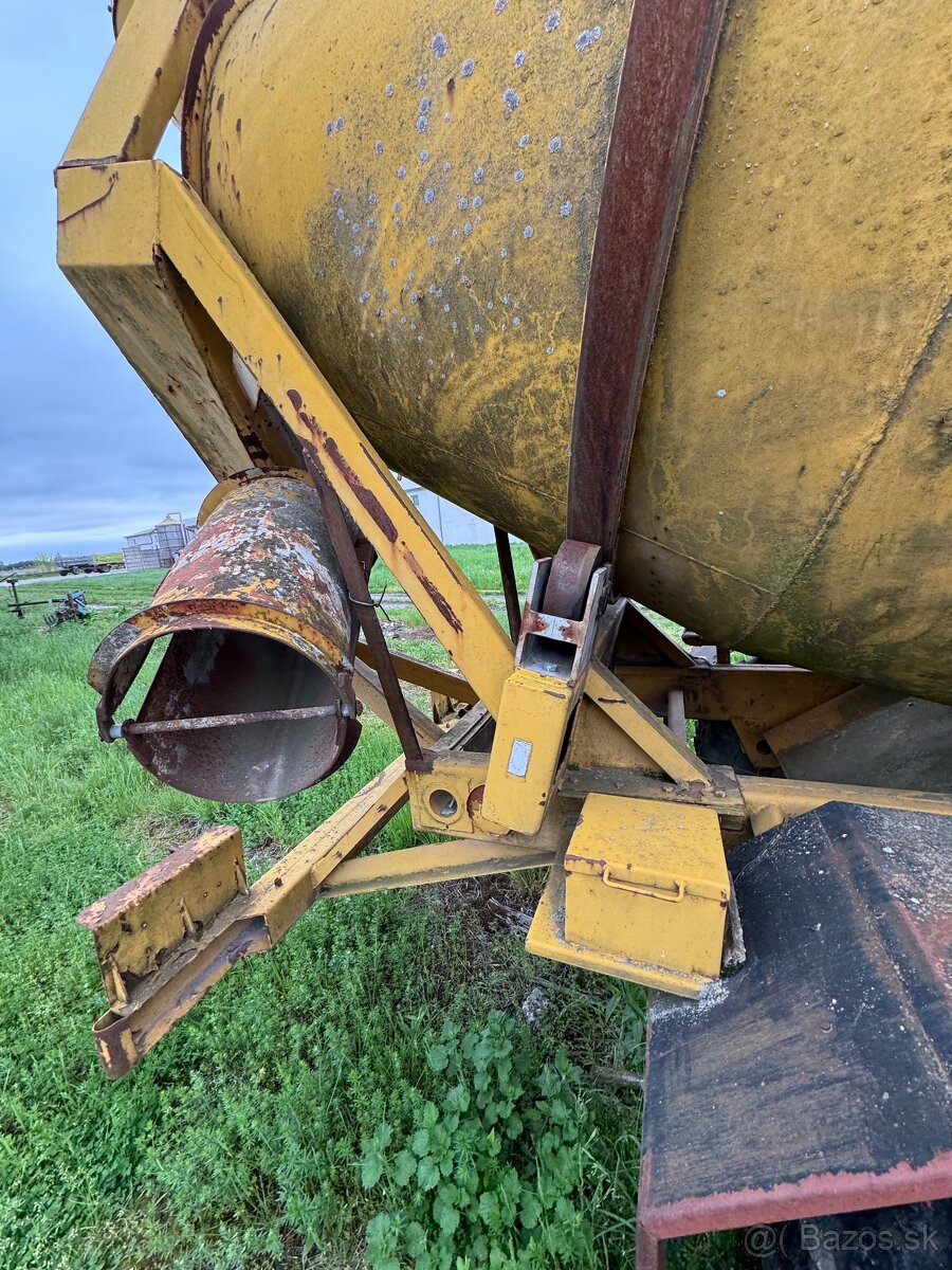 Predávam plášte disky kolesá na Poľno náradie stroje - 15