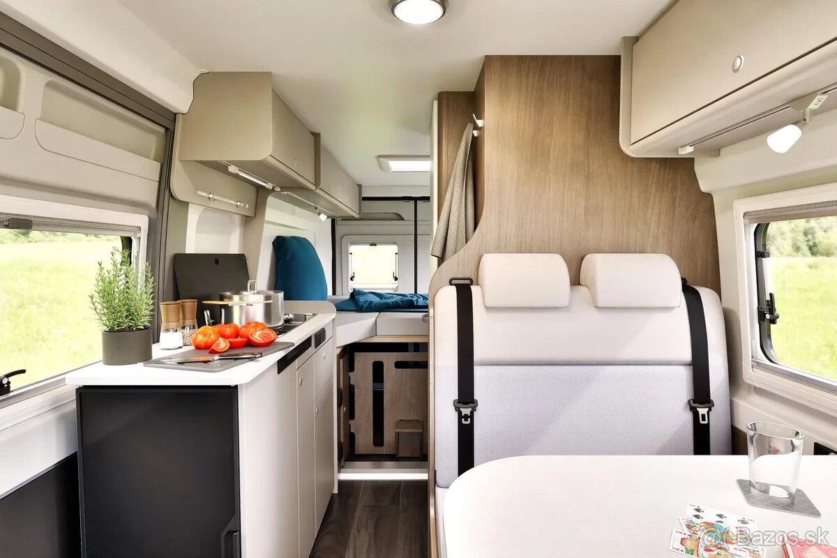 CamperVan s otvárateľnou strechou CARADO CV640 Novy Automat - 15