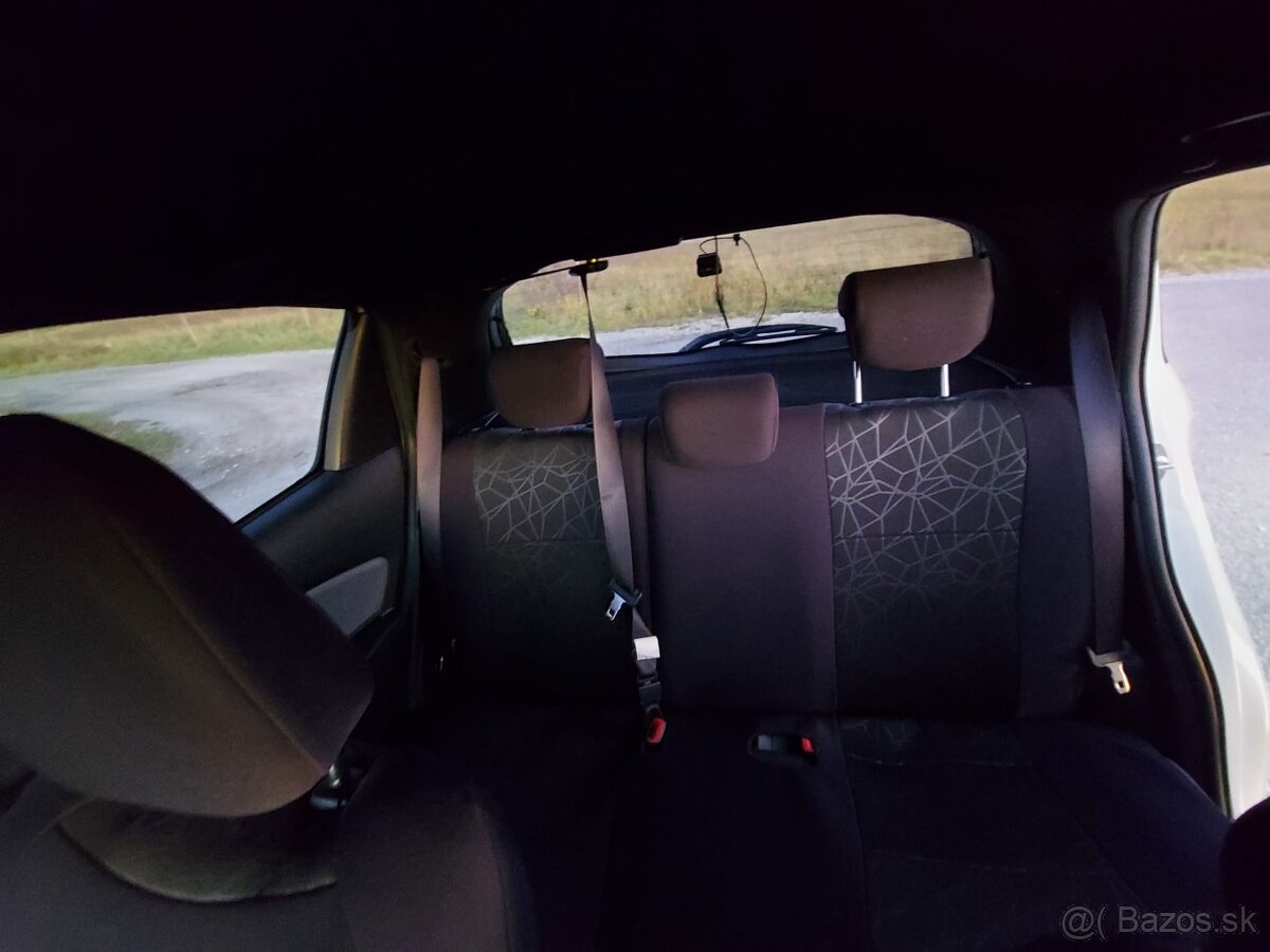 Toyota Yaris 1.33l benzín, 74 kW – výborný stav, plná výbava - 15