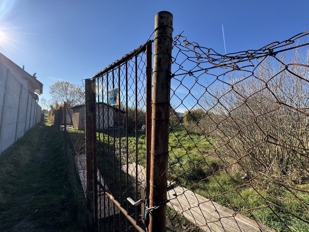 Záhrada 626 m2 v peknej lokalite v Rači na Žabom Majeri za s - 15