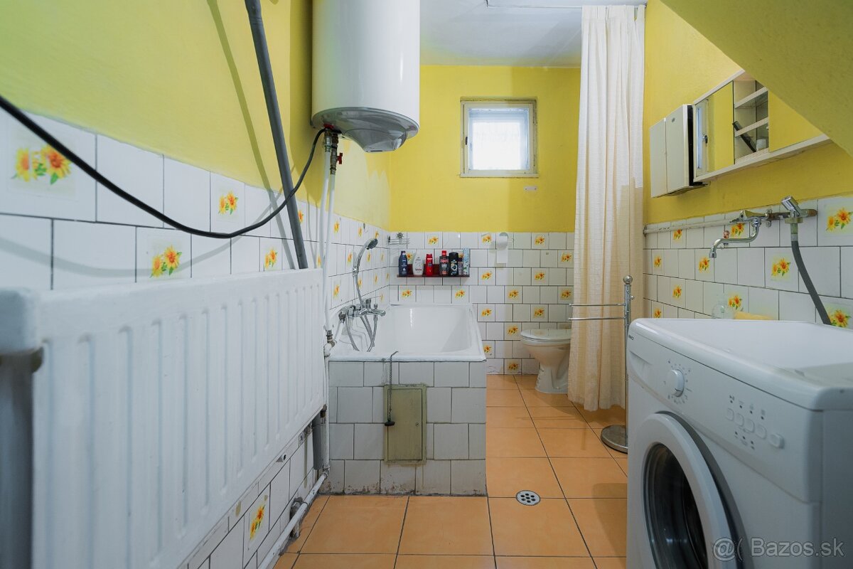 Rodinný dom s veľkým pozemkom vo Valaskej Dubovej - 15