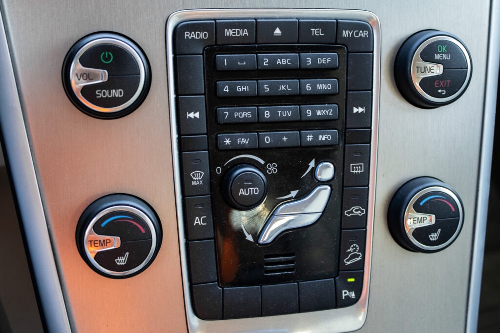 Volvo XC60 2.4D Momentum, 120kW (2011) - 15