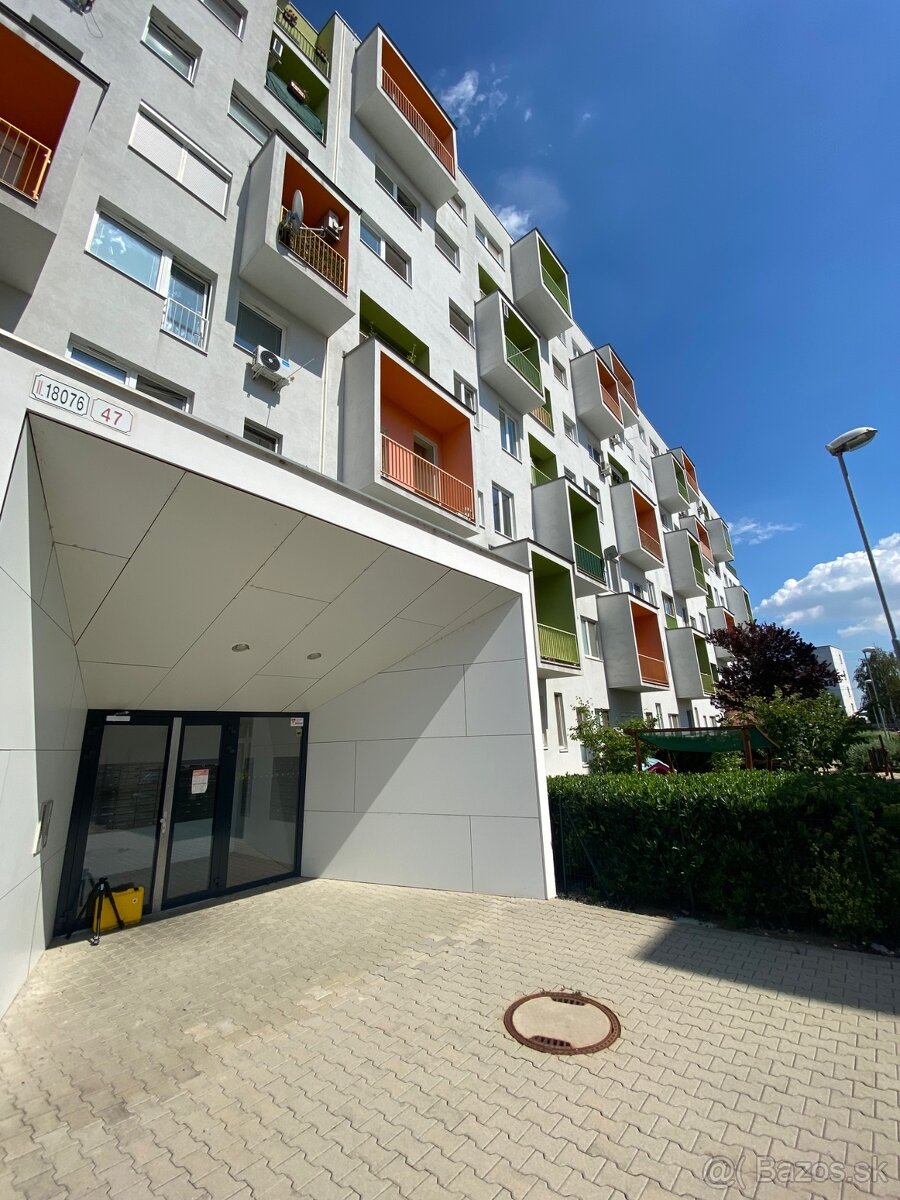 2i.byt Vietnamská ul., 1x GAR. PARKING v cene, 3/7p., loggia - 15