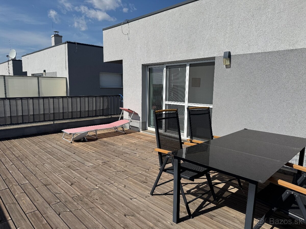 PREDAJ - RD pri súkromnom jazere - Boldog - 15