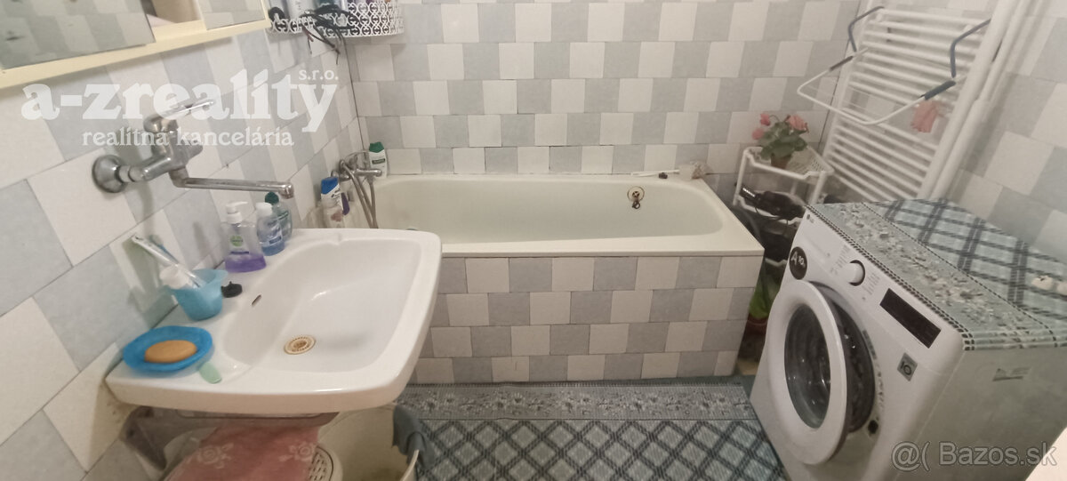 Na predaj kompletne zrekonštruovaný rodinný dom s bazénom v - 15