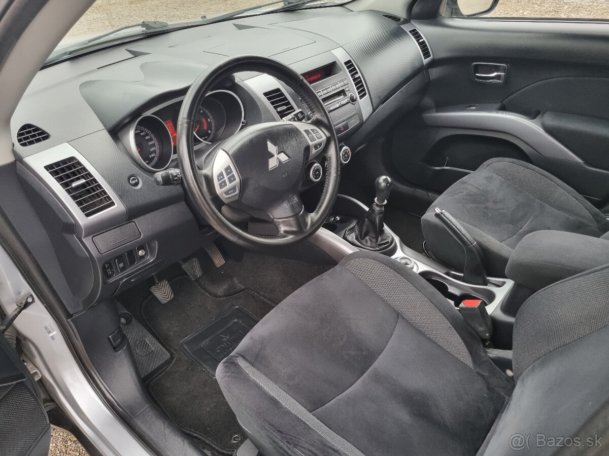 MITSUBISHI OUTLANDER 2,0Di-D 4x4 - 15