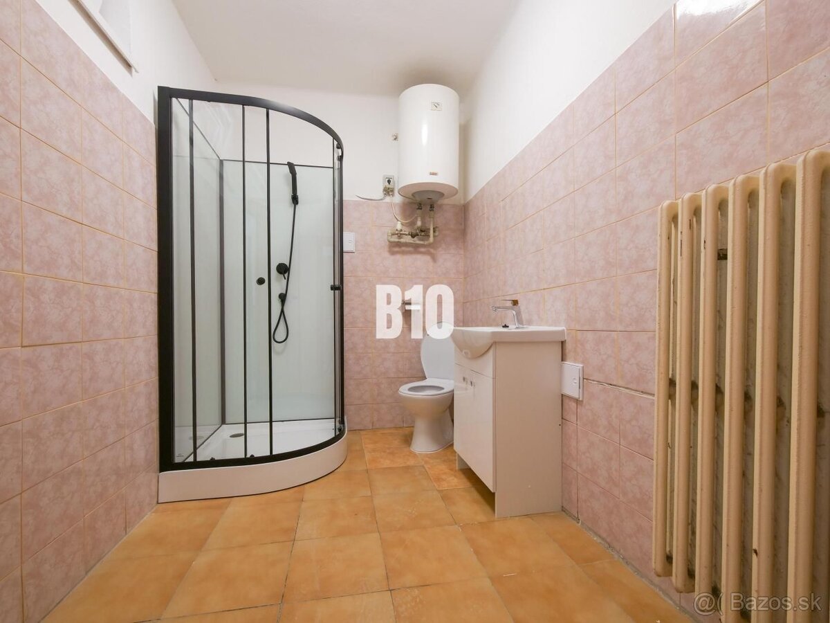 REZERVOVANÉ Čiastočne zrekonštruovaný 4 izbový rodinný dom - - 15