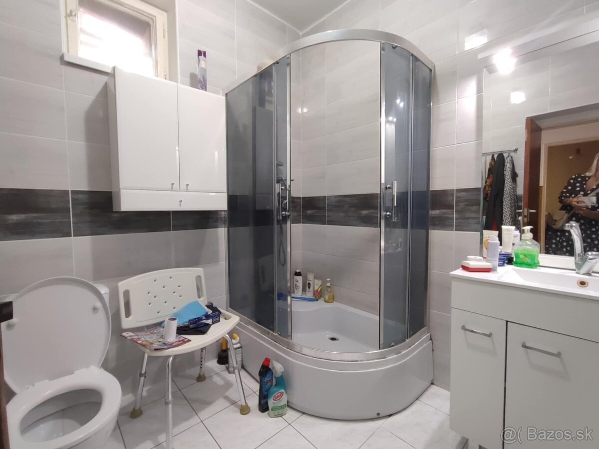 Exkluzívne ponúkame na predaj rodinný dom Levice, F.HEčku - 15