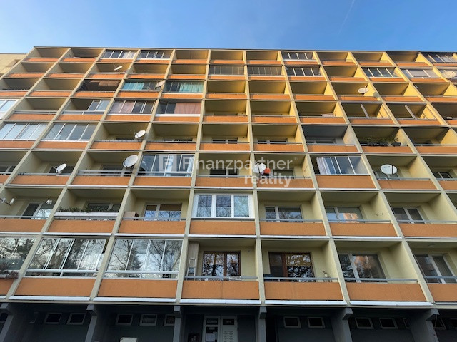 Zaujímavý dlhodobý prenájom 1izb byt na vl. clementisa s log - 15