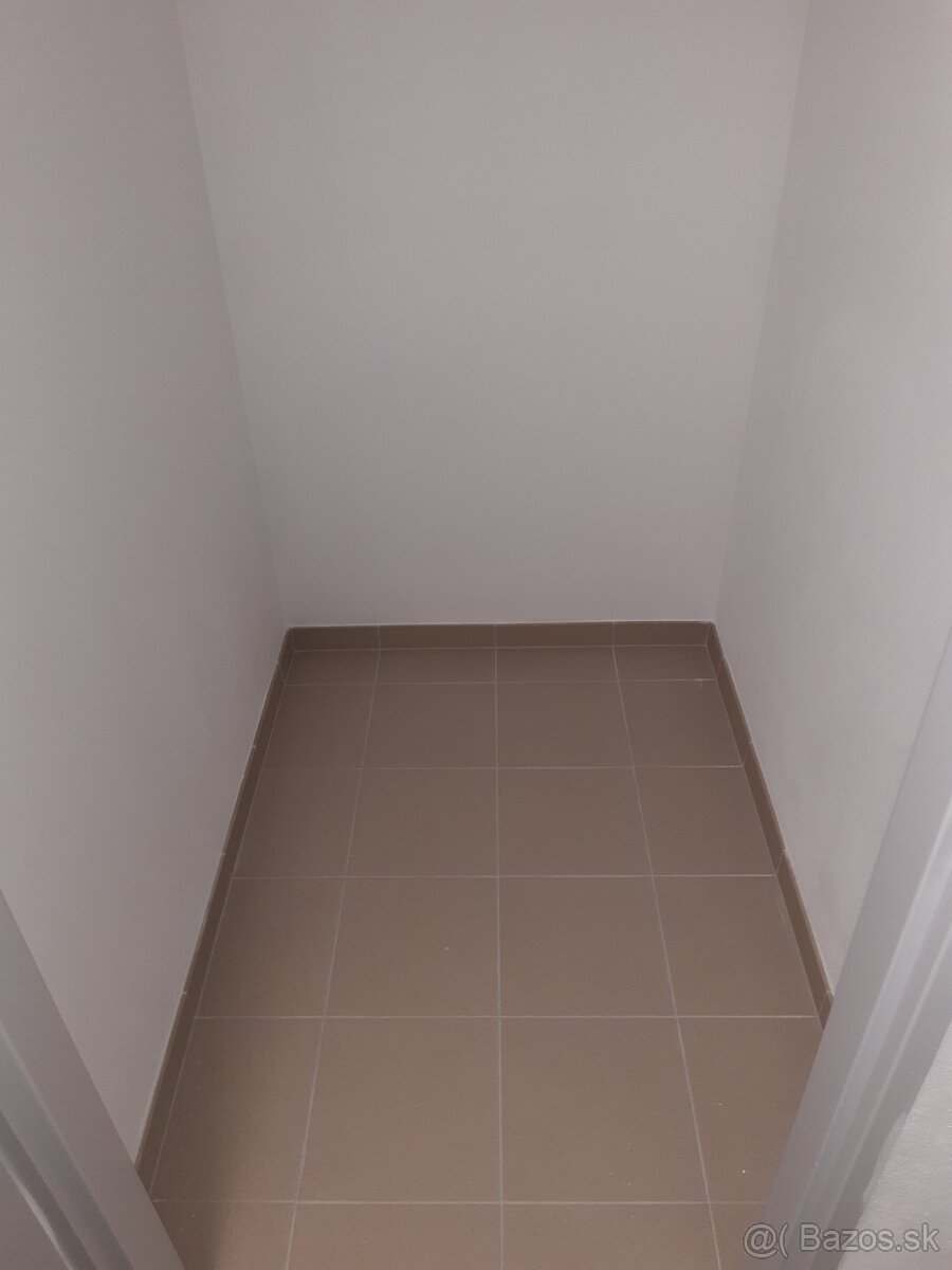 2i byt (novostavba), kryté parkovanie, veľký balkón, sklad - 15