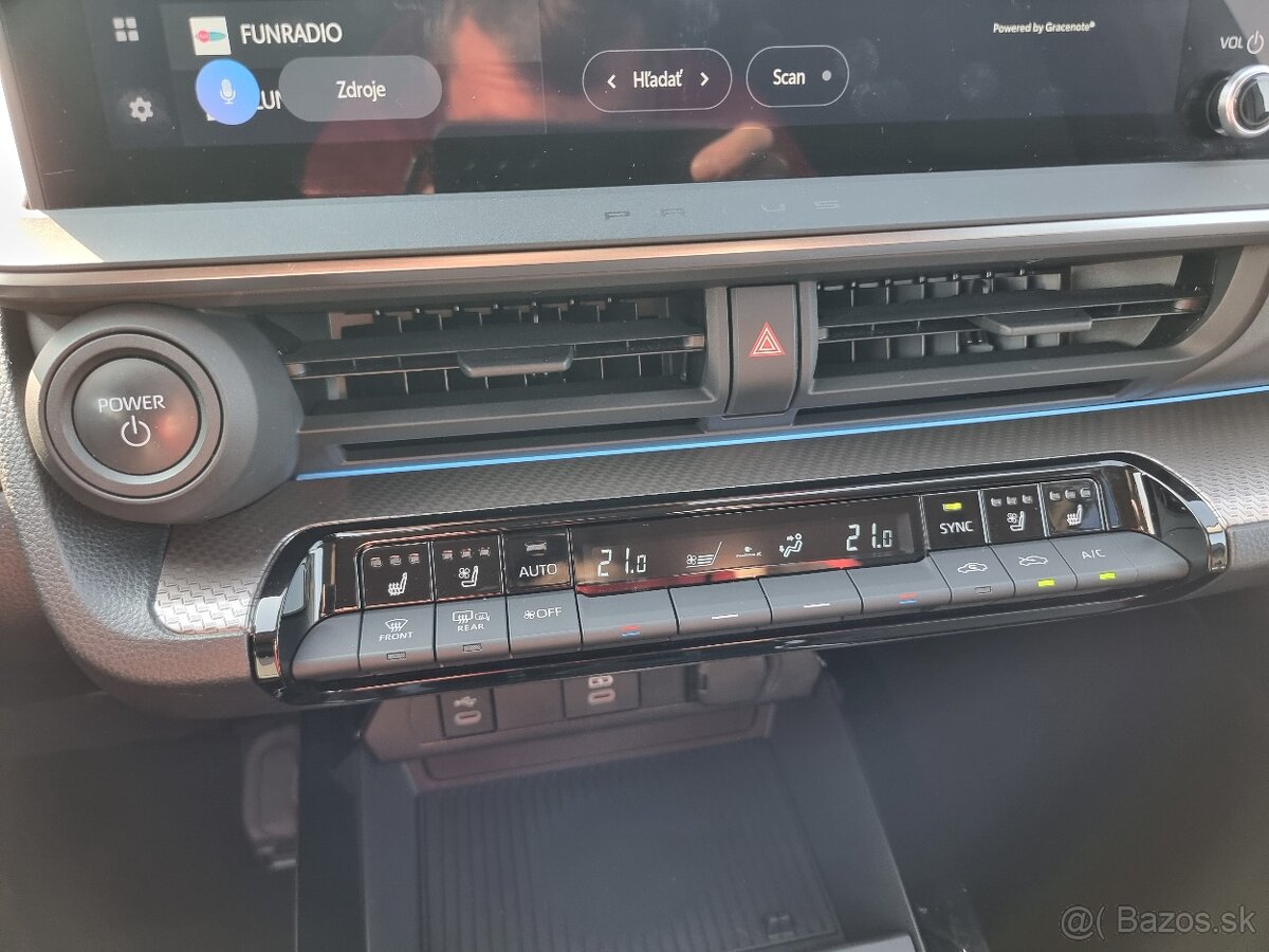 Toyota Prius 2.0 Plug-in Hybrid e-CVT za 34.990 € s DPH - 15