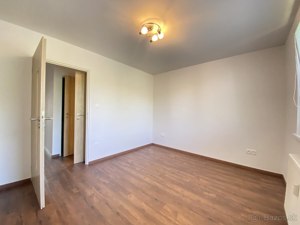 Na prenájom 3 izbový byt po rekonštrukcii s balkónom na uli - 15