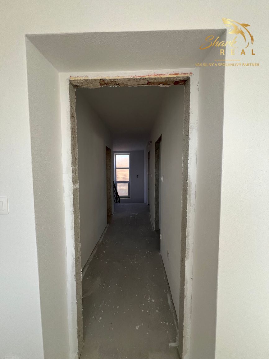 Predám priestranný 4-izbový dom po kompletnej vnútornej reko - 15