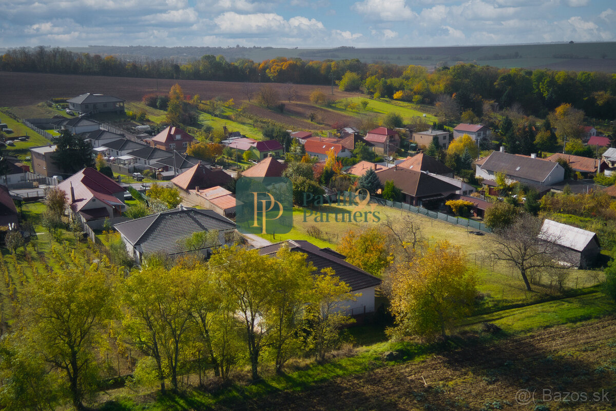 Predaj krásny zariadený 4 izbový rodinný dom, bazén, 760m2 p - 15