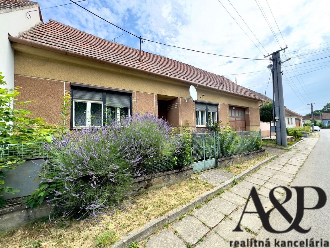 NA PREDAJ 4 IZB. RODINNÝ DOM, POZEMOK 1166M2, KOVÁLOVEC, okr - 15