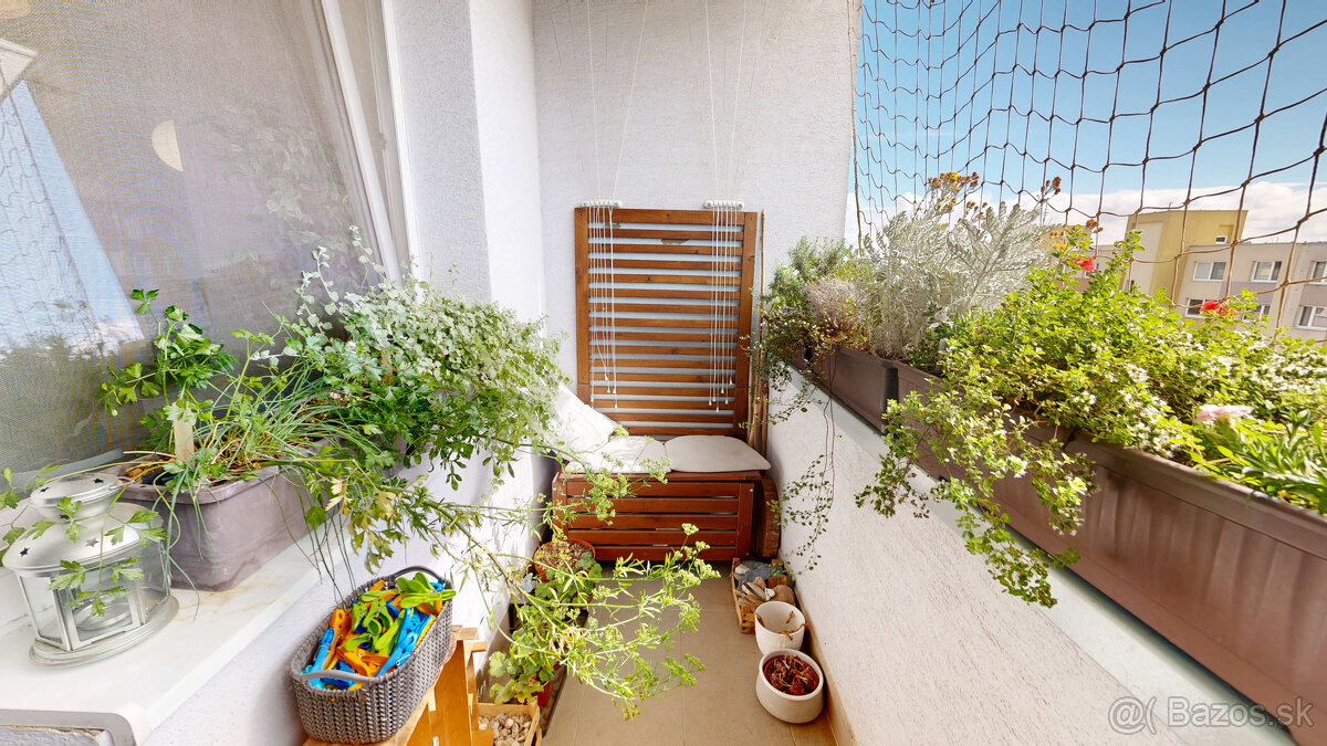 NOVÁ CENAPonúkame na predaj priestranný 3-izbový byt s log - 15