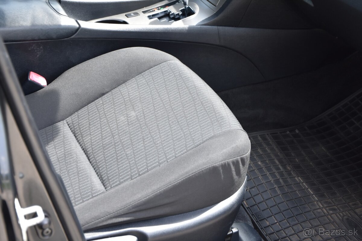 Toyota Avensis Combi - 15