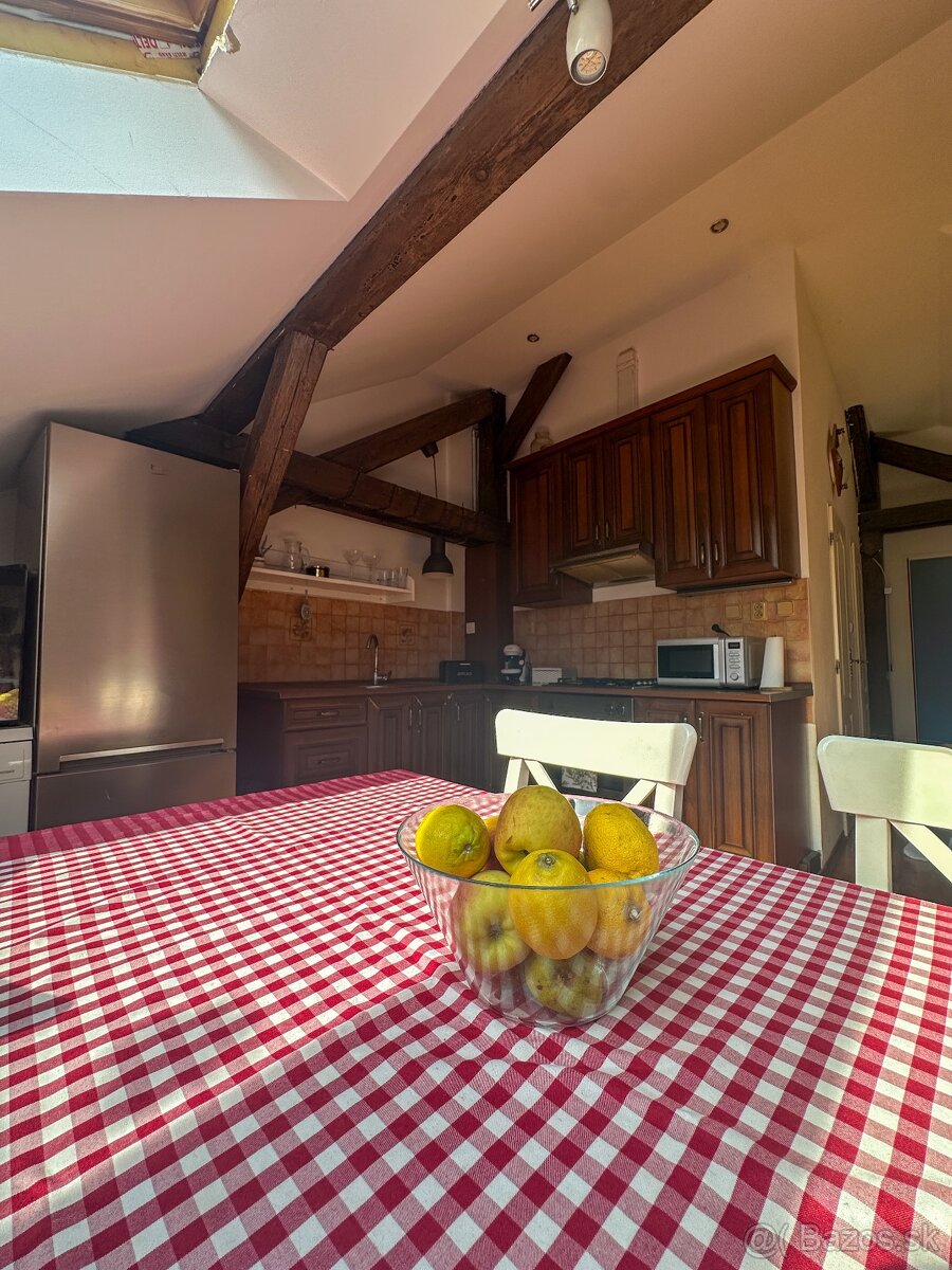 Tehlový štýlový podkrovný 3 izb. byt v centre Košíc - 15