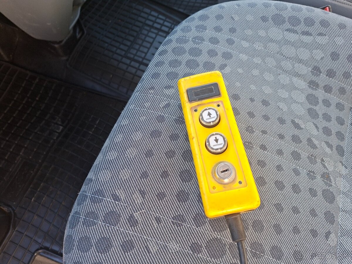 Ford Transit 2,2D- 92KW -7miest - 3stranný vyklápač - 15