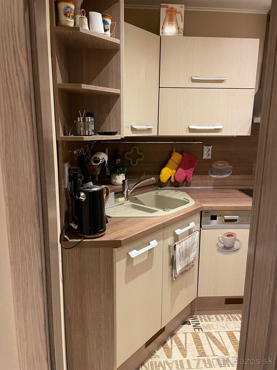 Výsuvná potravinová skriňa - 15