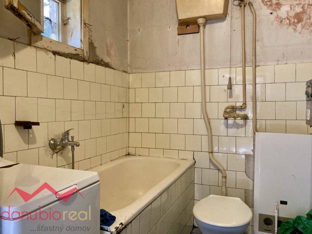 Starší rodinný dom s pozemkom /190m2/, Komárno - 15