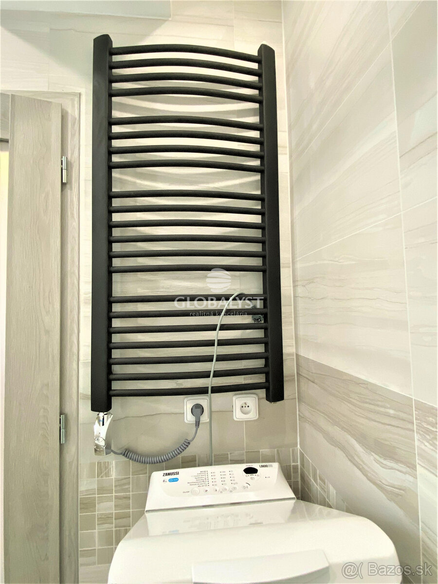 Priestranný, rekonštruovaný 3 izbový byt v centre mesta na T - 15